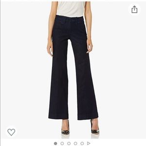 NYD jeans! Super comfortable and stretchy!! Nice flared leg. Super flattering!